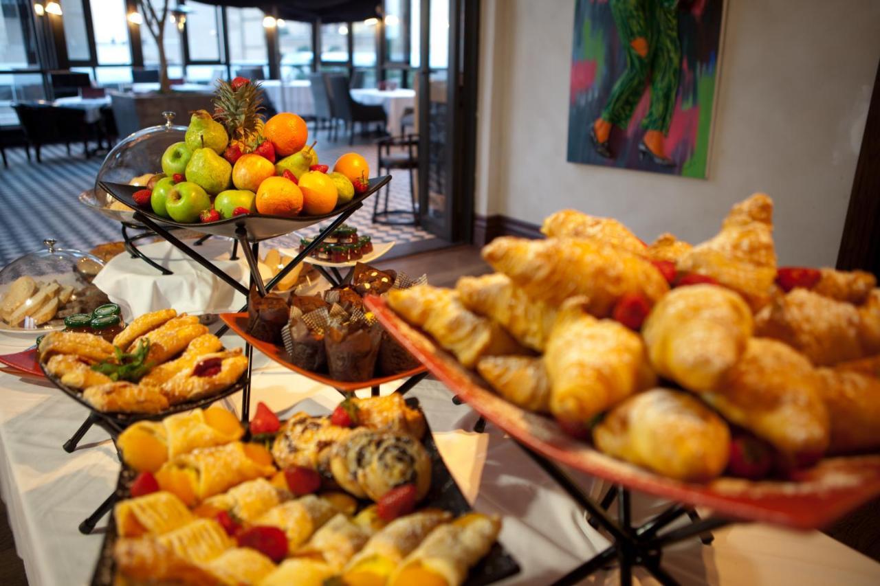 DAVINCI Hotel on Nelson Mandela Square Johannesburg Bagian luar foto